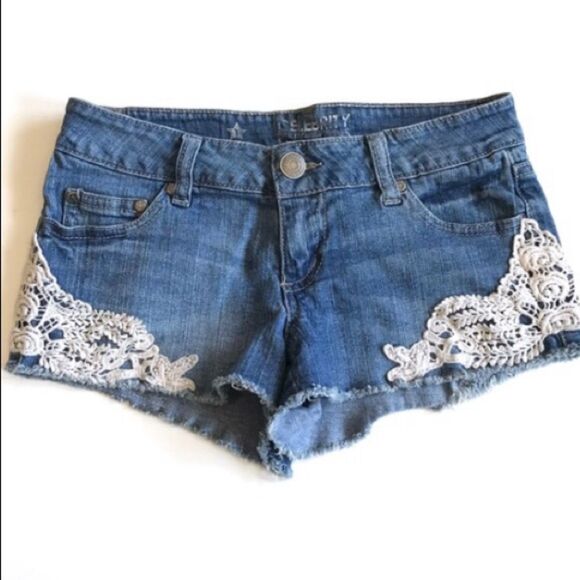 Celebrity Pink Jeans Lace Trim Bohemian Denim Shorts Blue Sz 1 - Picture 10 of 10